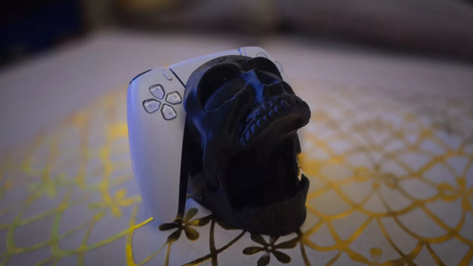 Black Skull Controller Holder - PS5 & Xbox Pad - Detailed Design - High Quality