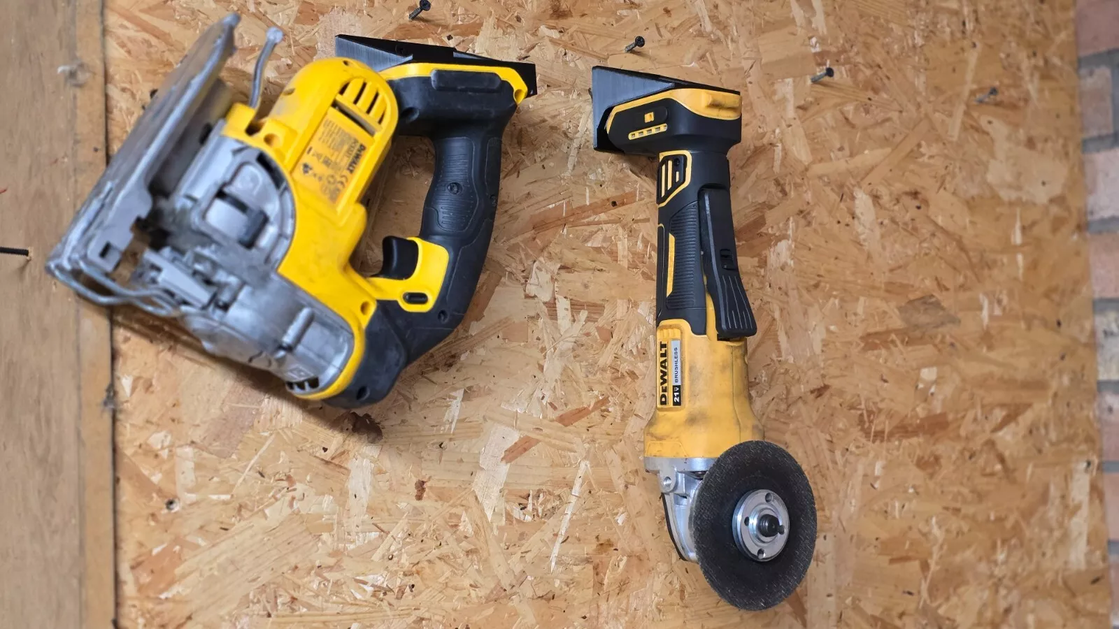 DEWALT Tool Mount Set – 2 Holders: Straight and Angled (2-Pack) MADE IN UK