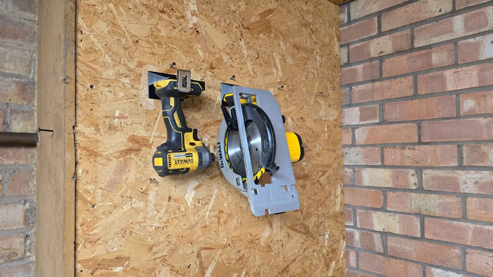 DEWALT Tool Mount Set – 2 Holders: Straight and Angled (2-Pack) MADE IN UK - Image 3