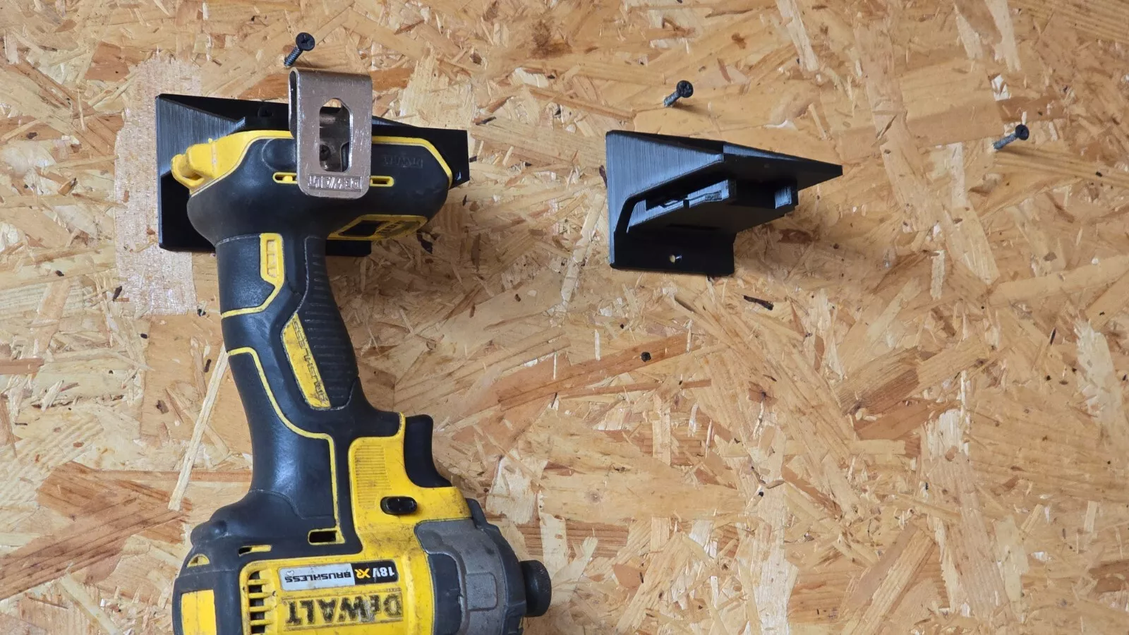 DEWALT Tool Mount Set – 2 Holders: Straight and Angled (2-Pack) MADE IN UK - Image 5