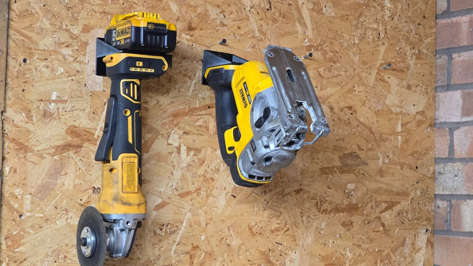 DEWALT Tool Mount Set – 2 Holders: Straight and Angled (2-Pack) MADE IN UK - Image 8