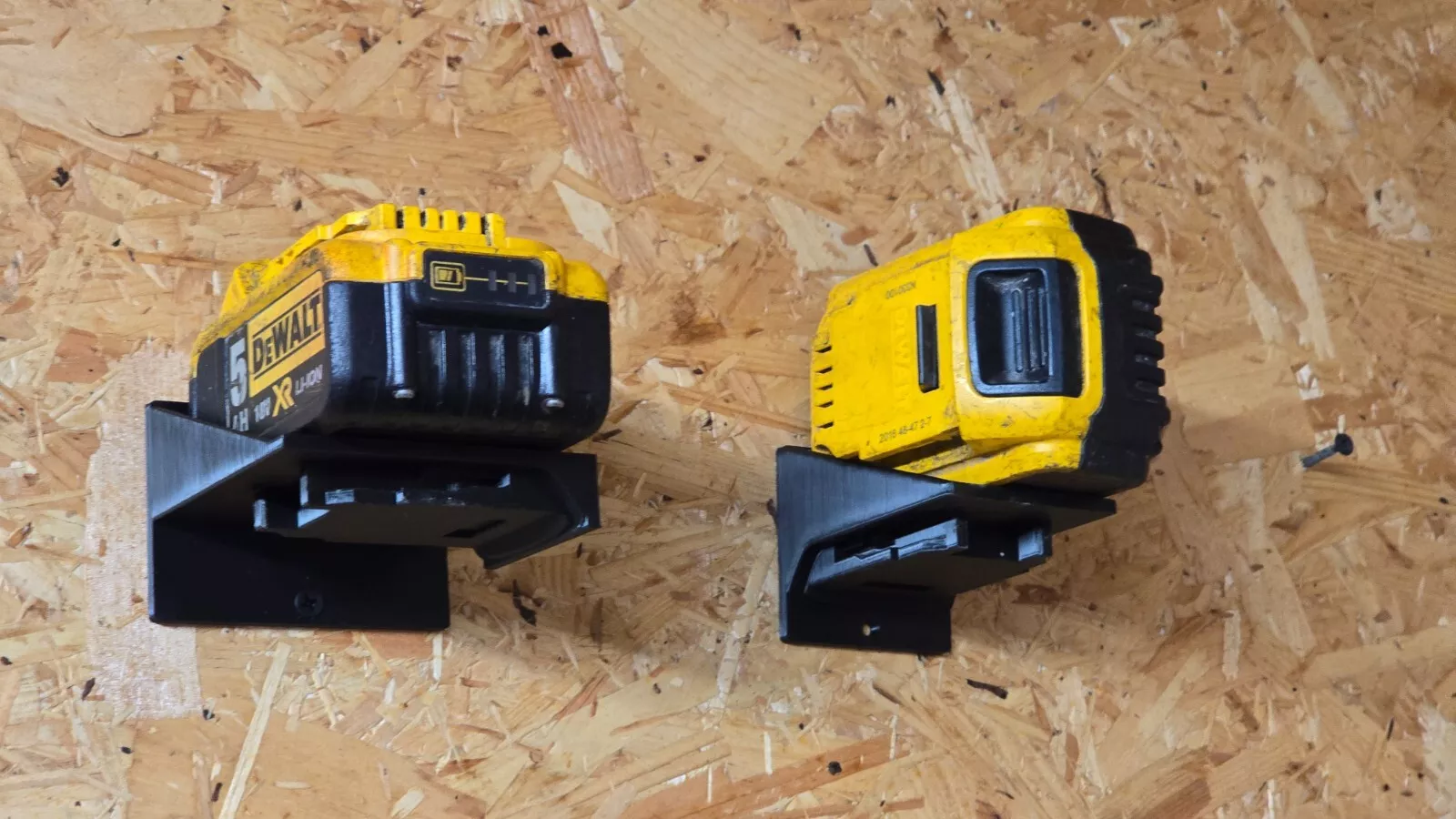 DEWALT Tool Mount Set – 2 Holders: Straight and Angled (2-Pack) MADE IN UK - Image 9