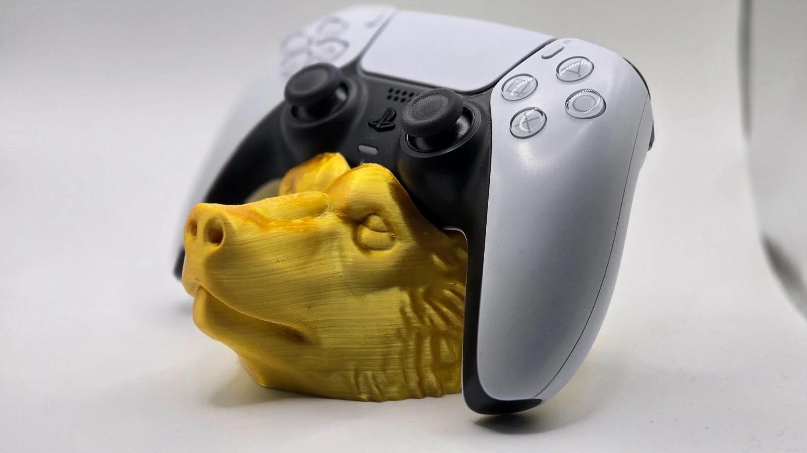 Golden Bear Head Controller Stand – Unique and Eye-Catching Design - WILD GAMING - Image 5