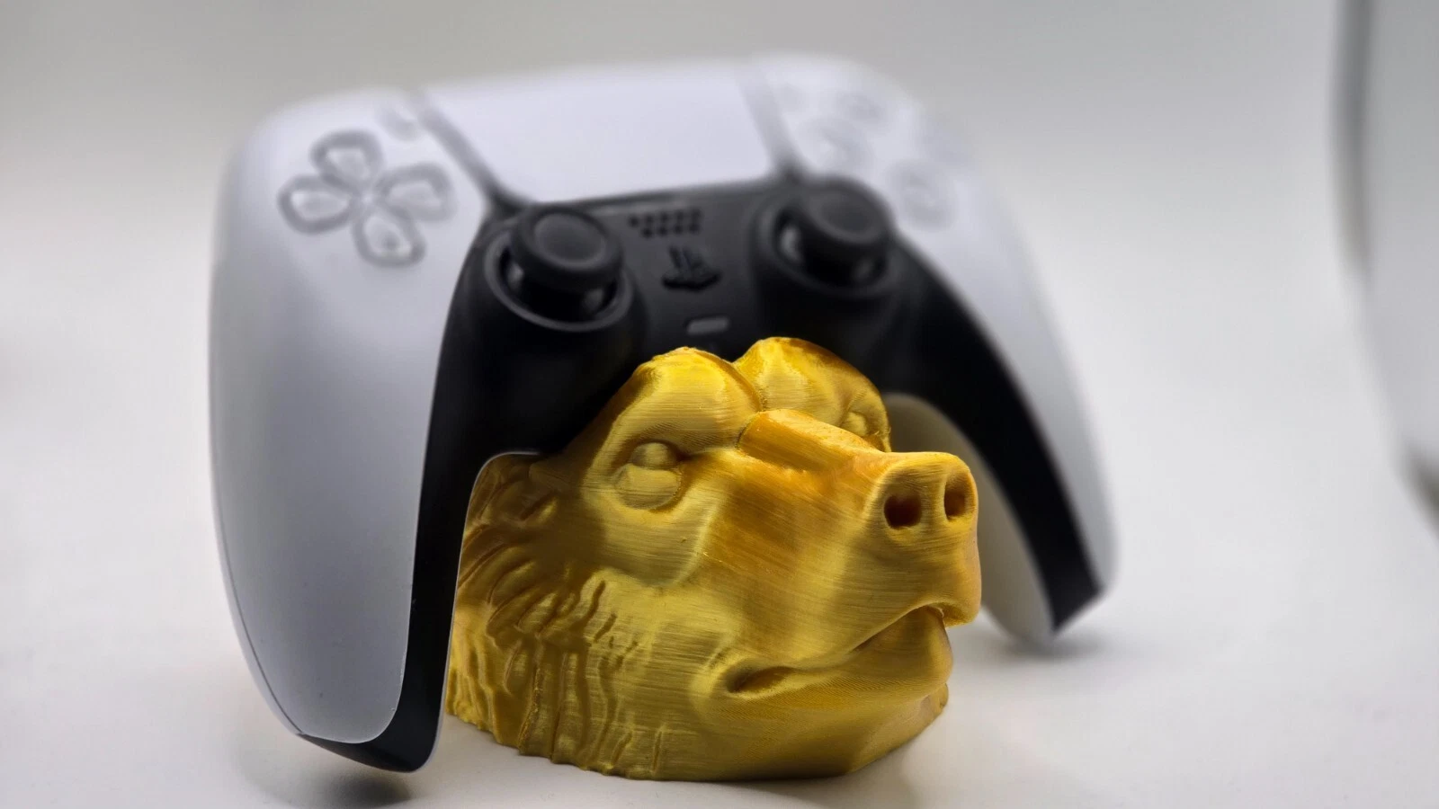 Golden Bear Head Controller Stand – Unique and Eye-Catching Design - WILD GAMING