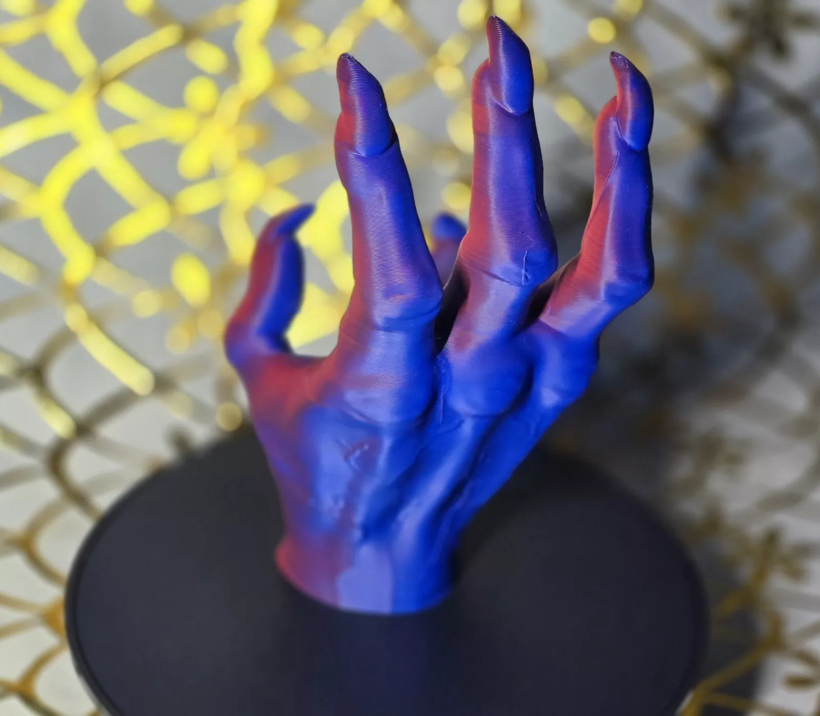 Scary Hand PS5 Controller Holder – Creepy & Functional Display Stand - Red/Blue - Image 10
