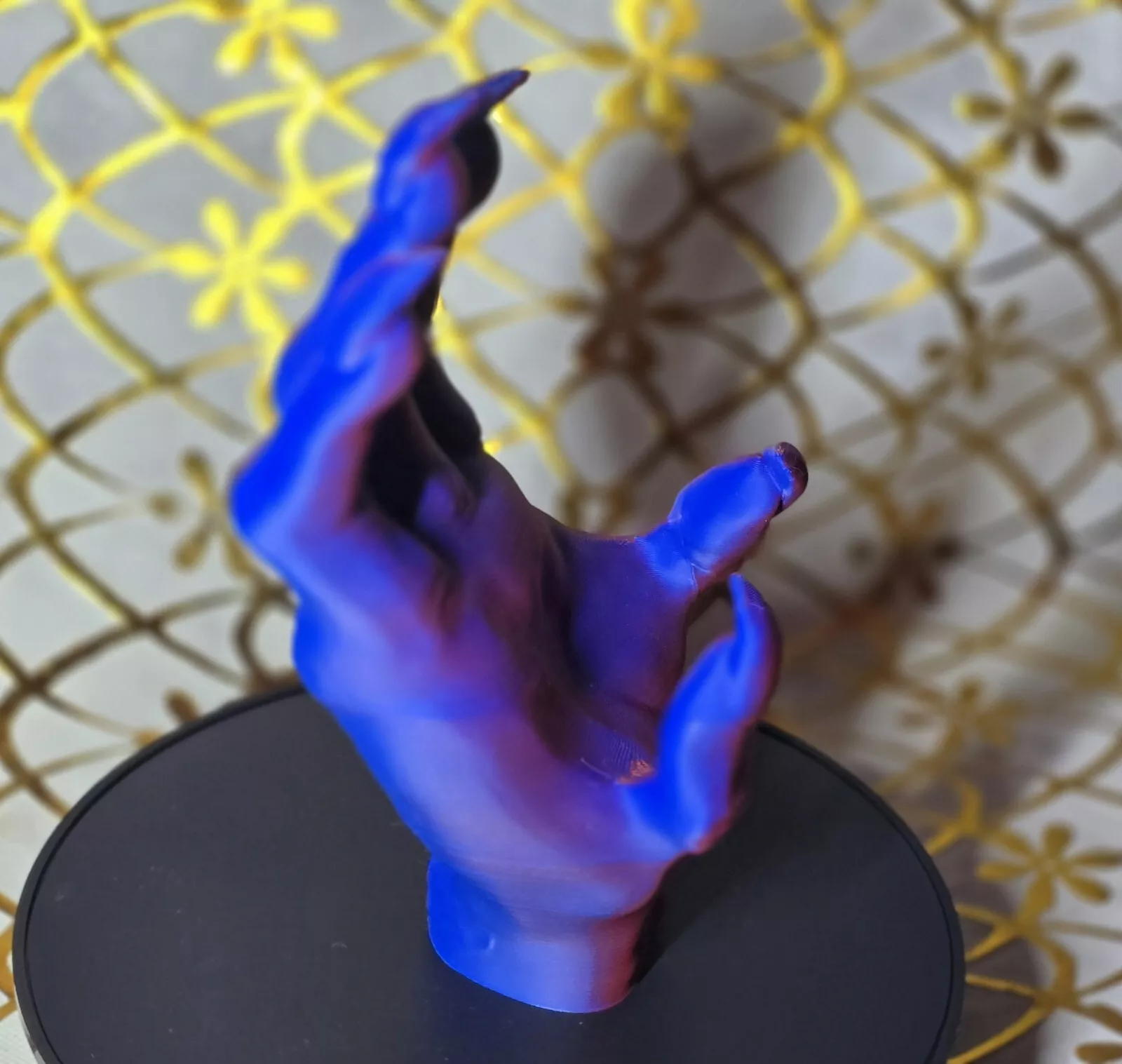 Scary Hand PS5 Controller Holder – Creepy & Functional Display Stand - Red/Blue - Image 11