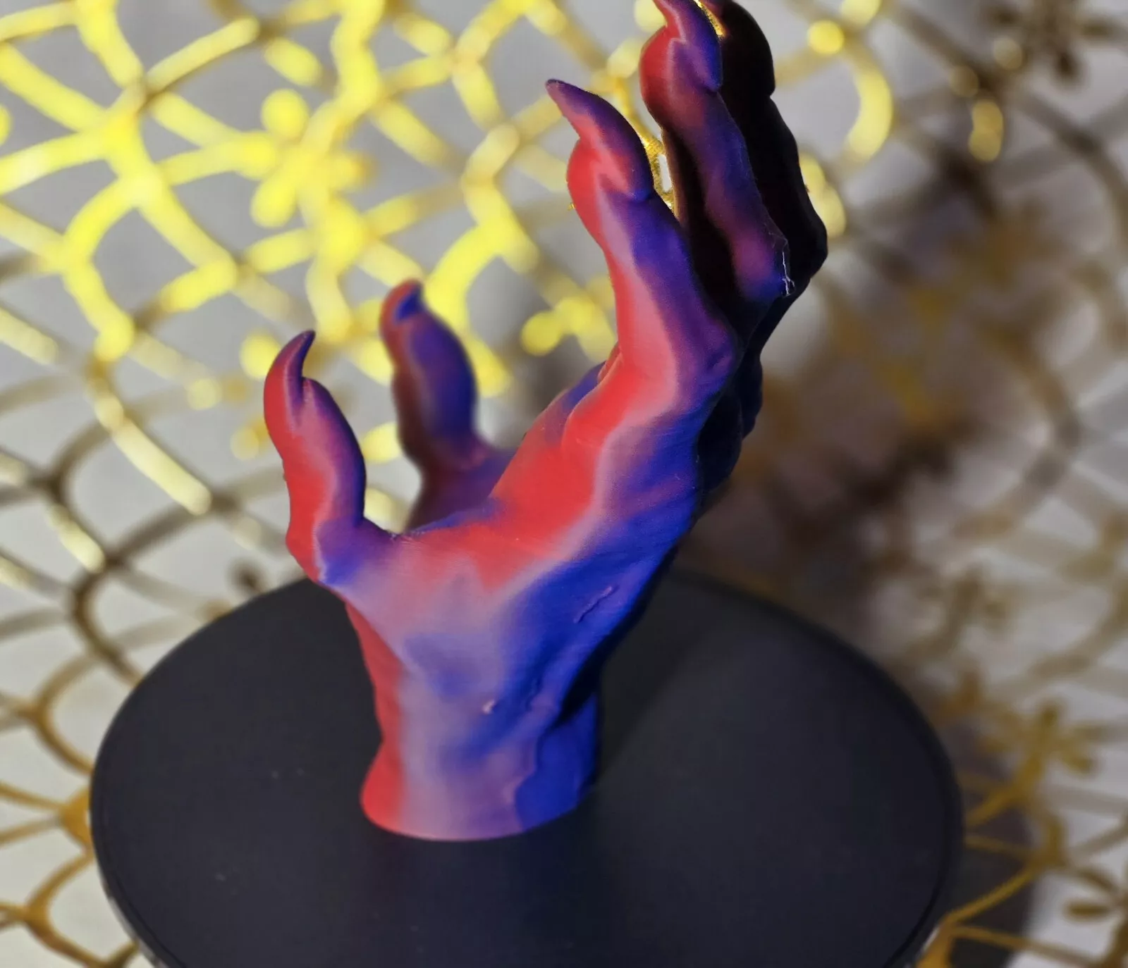 Scary Hand PS5 Controller Holder – Creepy & Functional Display Stand - Red/Blue - Image 15