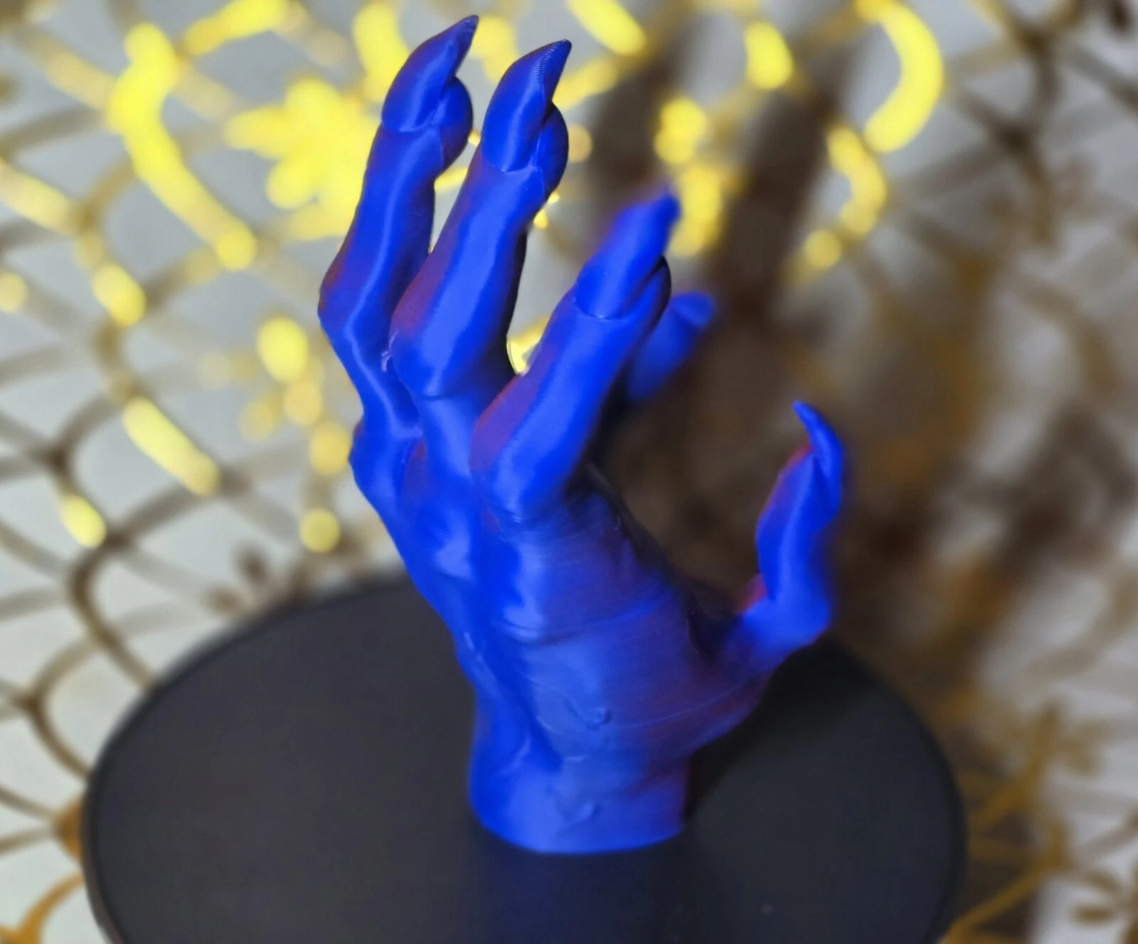 Scary Hand PS5 Controller Holder – Creepy & Functional Display Stand - Red/Blue - Image 8