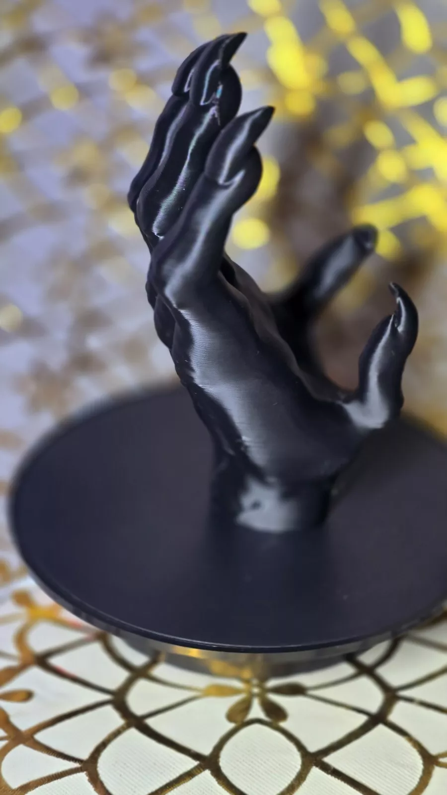 Scary Halloween Hand PS5 Controller Holder – Creepy & Functional Display Stand - Image 6