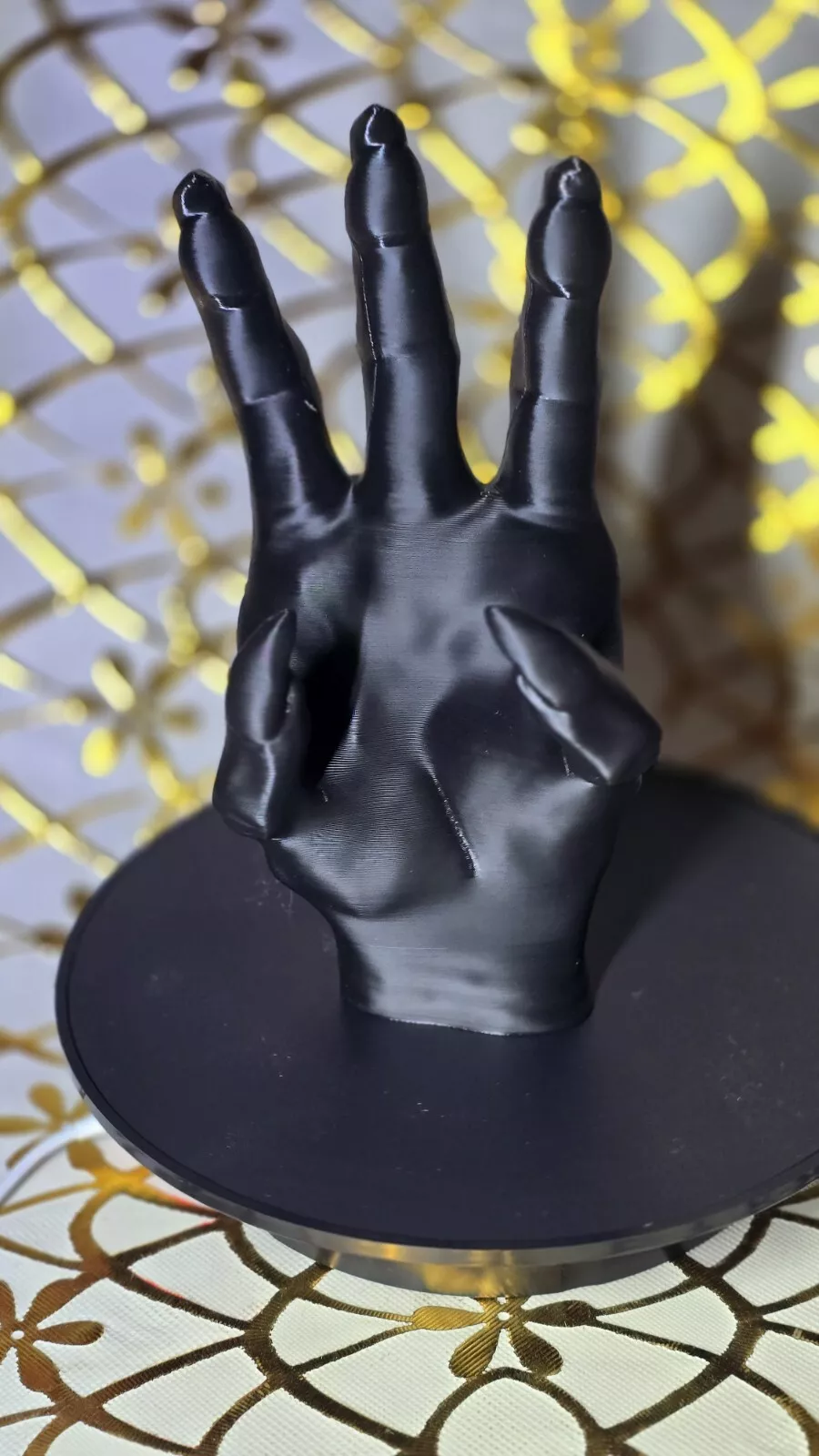 Scary Halloween Hand PS5 Controller Holder – Creepy & Functional Display Stand