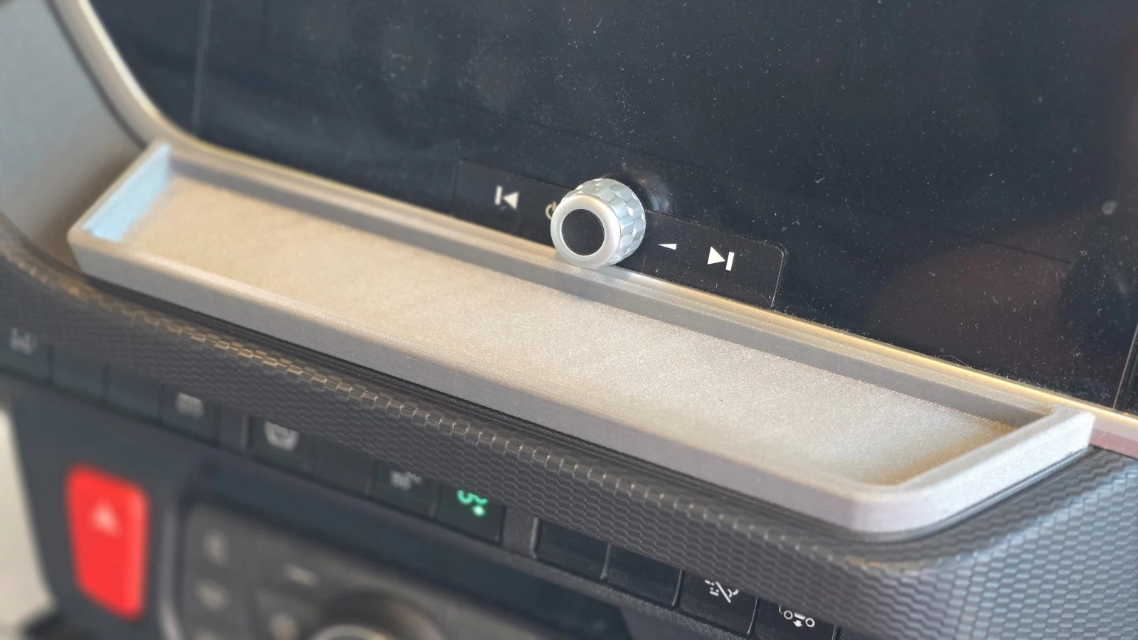 New Generation DAF XF, XD and DAF XG - SILVER under radio unit shelf, pen holder - Image 3