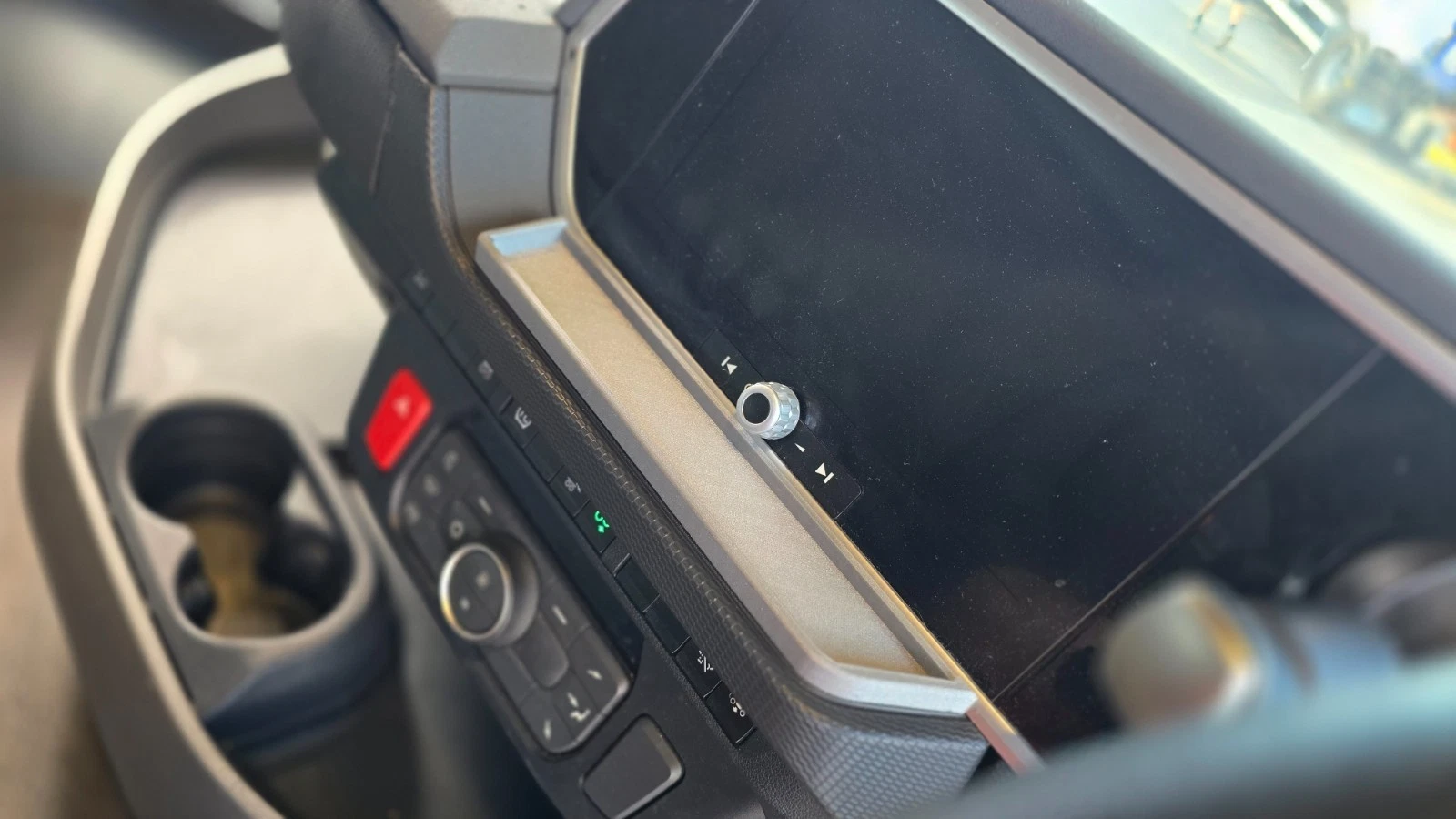 New Generation DAF XF, XD and DAF XG - SILVER under radio unit shelf, pen holder - Image 2