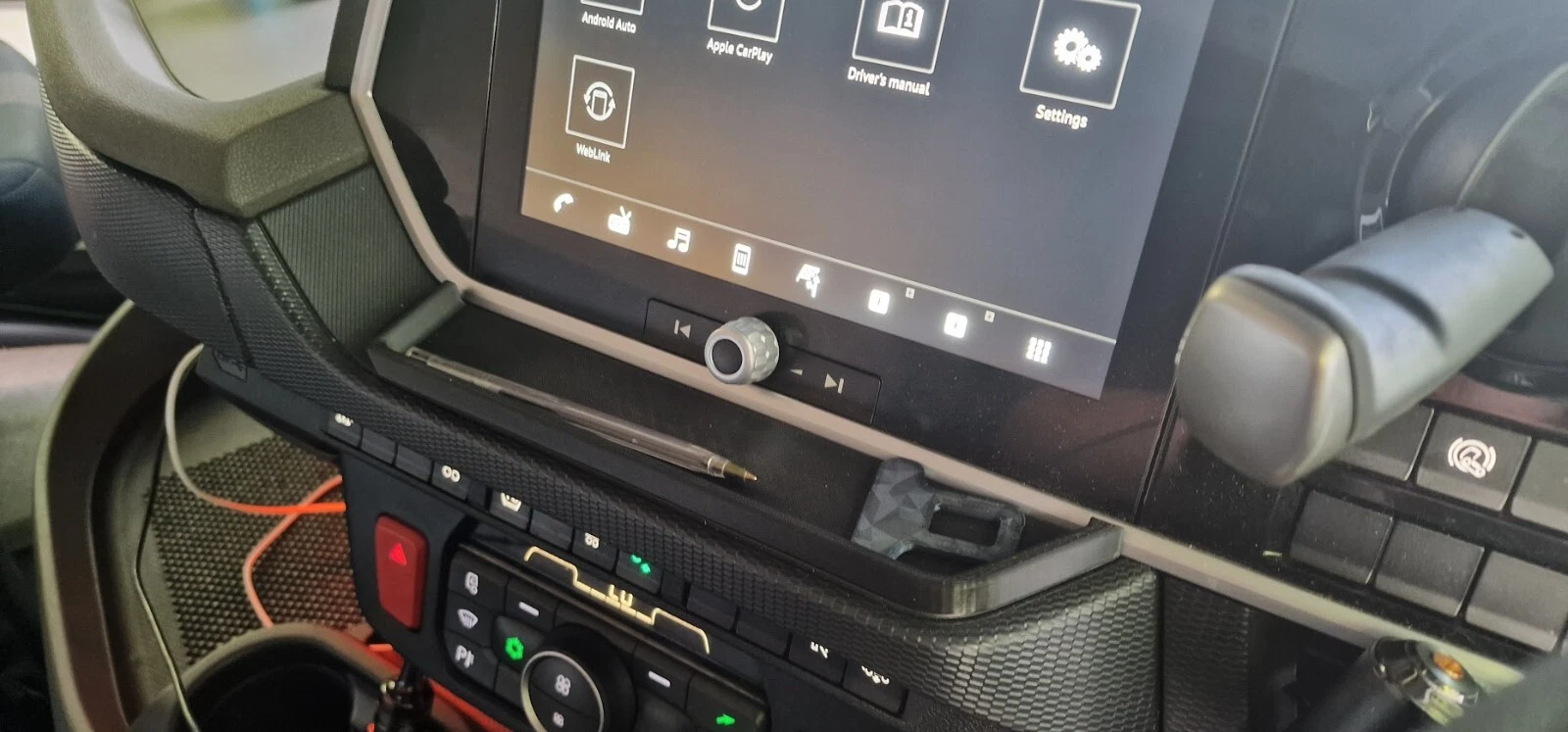 New Generation DAF XF and DAF XG - under radio unit shelf, pen holder