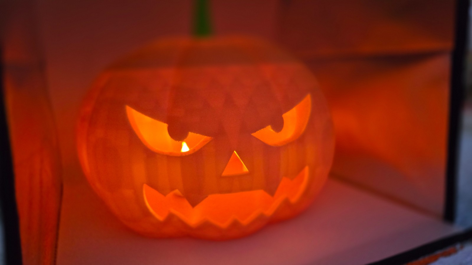 Large Glow in the Dark Pumpkin – Halloween Jack-O’-Lanter<wbr/>n – 25cm with 3 LED - Image 4